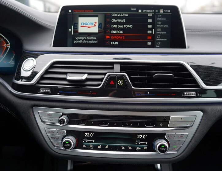 BMW Řada 7 Sedan 3,0 l 210 kw