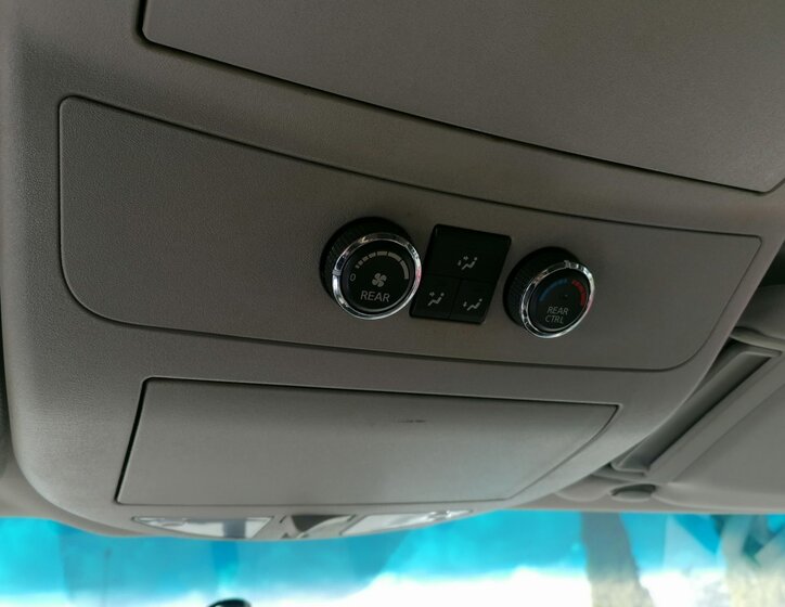 Nissan Armada SUV / Terénní 5,6 l 233 kw