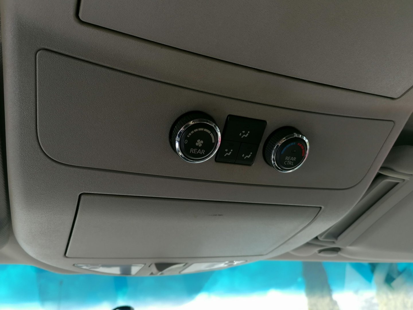 Nissan Armada SUV / Terénní 5,6 l 233 kw