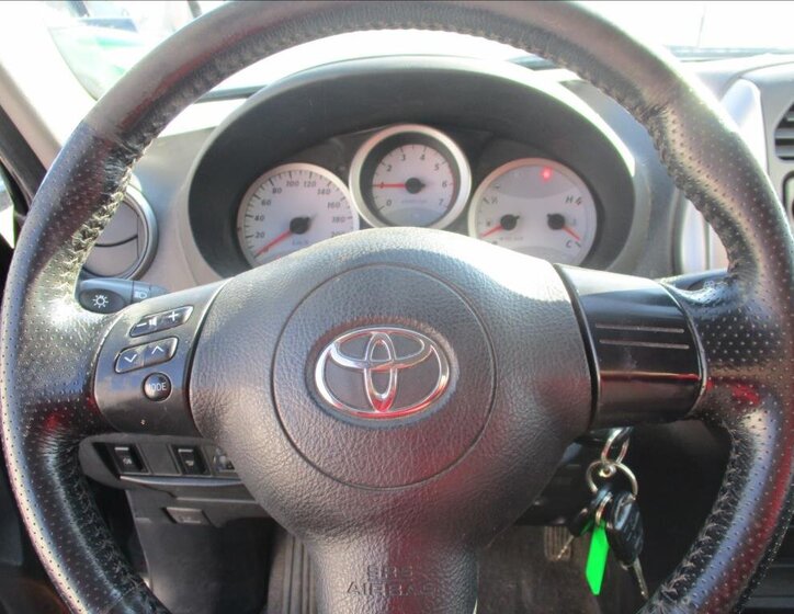 Toyota RAV4 SUV 2,0 l 85 kw