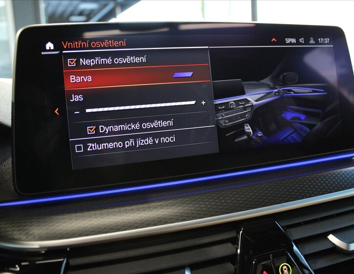 BMW Řada 5 Kombi 3,0 l 210 kw