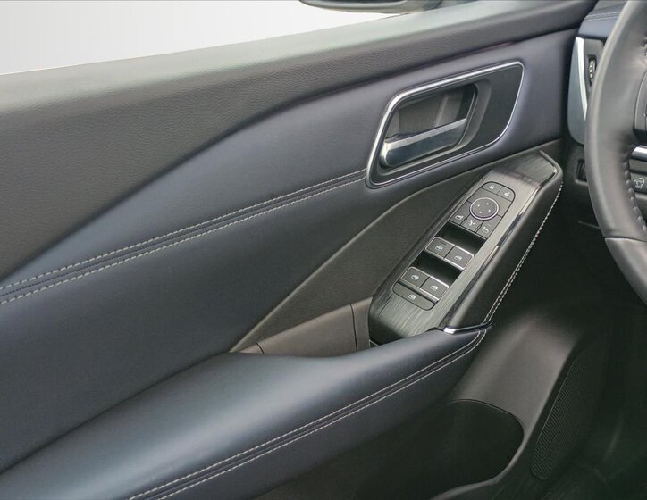 Nissan Qashqai SUV / Terénní 1,3 l 116 kw