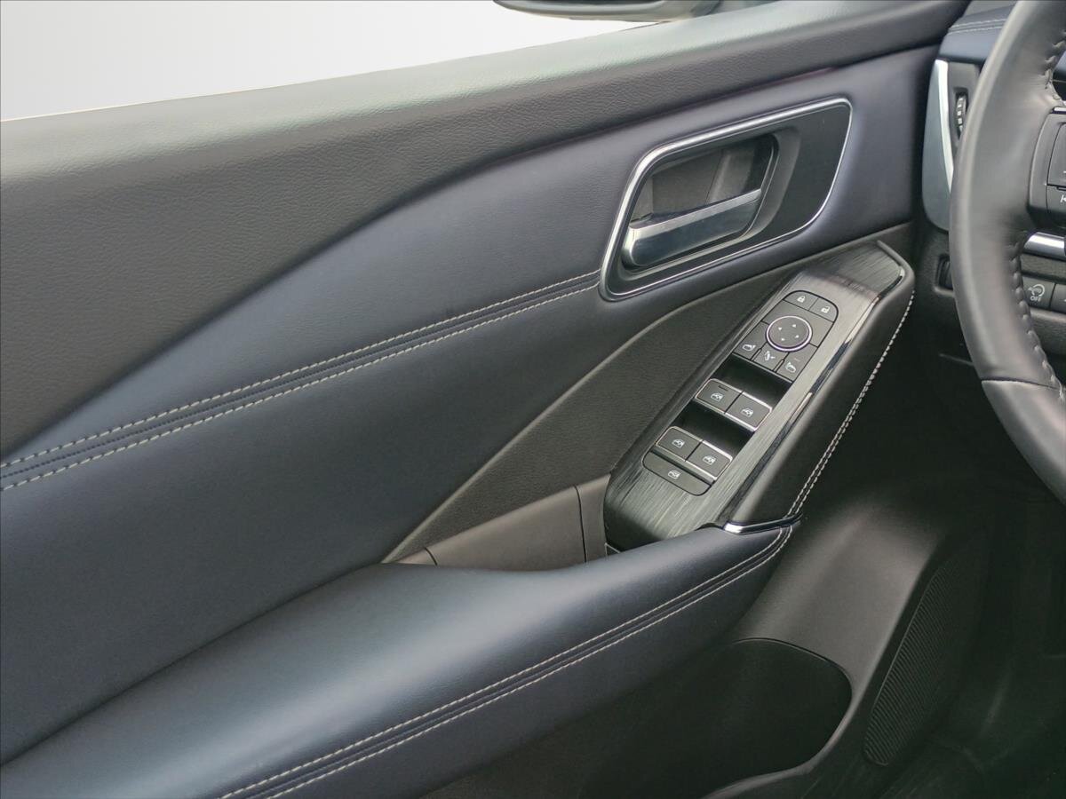 Nissan Qashqai SUV / Terénní 1,3 l 116 kw