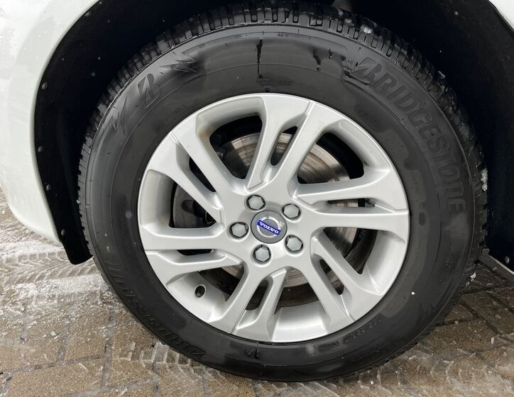 Volvo XC60 SUV 2,4 l 140 kw