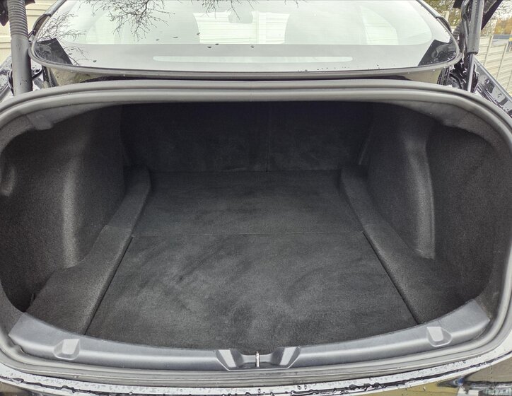 Tesla Model 3 Sedan / Limuzína 0,0 377 kw