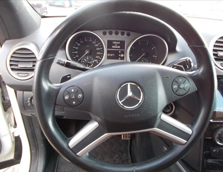 Mercedes-Benz Třídy M 27