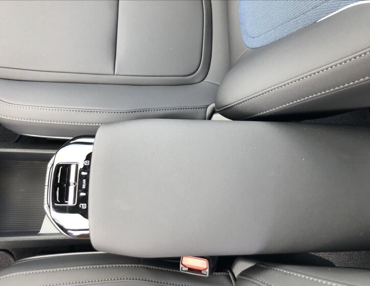 Volvo EX30 SUV / Terénní 0,0 200 kw