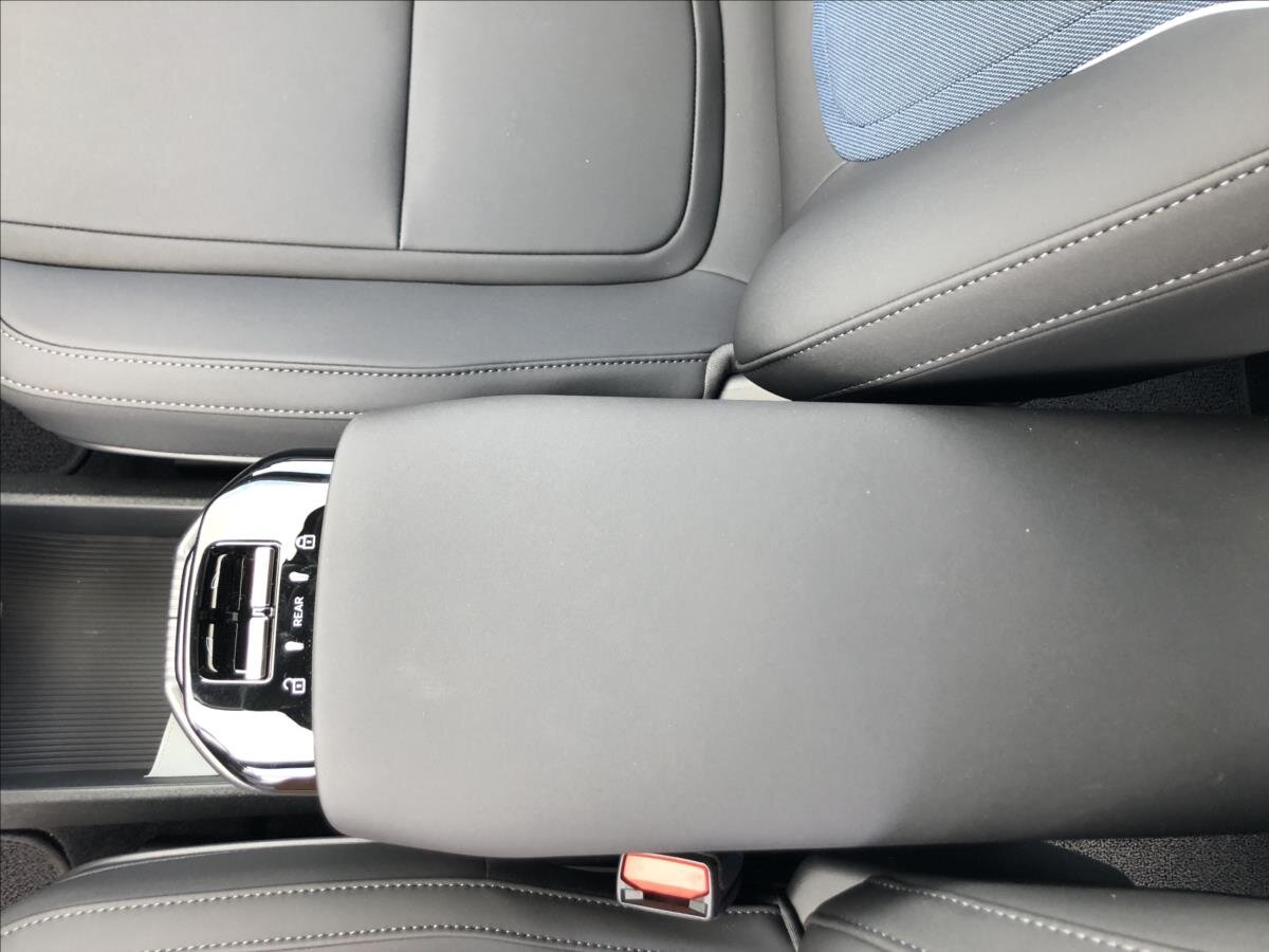 Volvo EX30 SUV / Terénní 0,0 200 kw