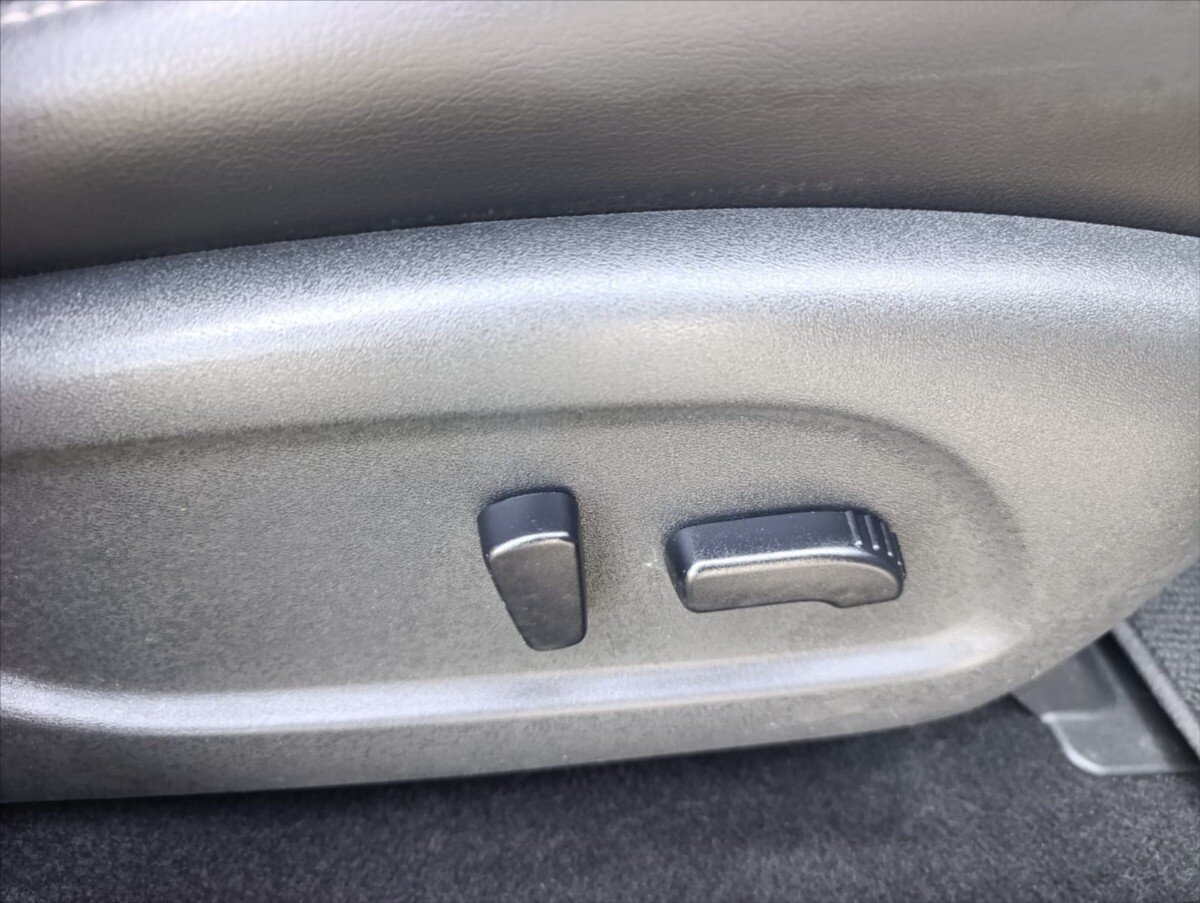 Nissan Pathfinder SUV 3,5 l 212 kw