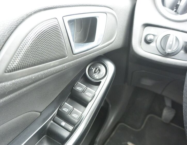 Ford Fiesta Hatchback 998,0 74 kw