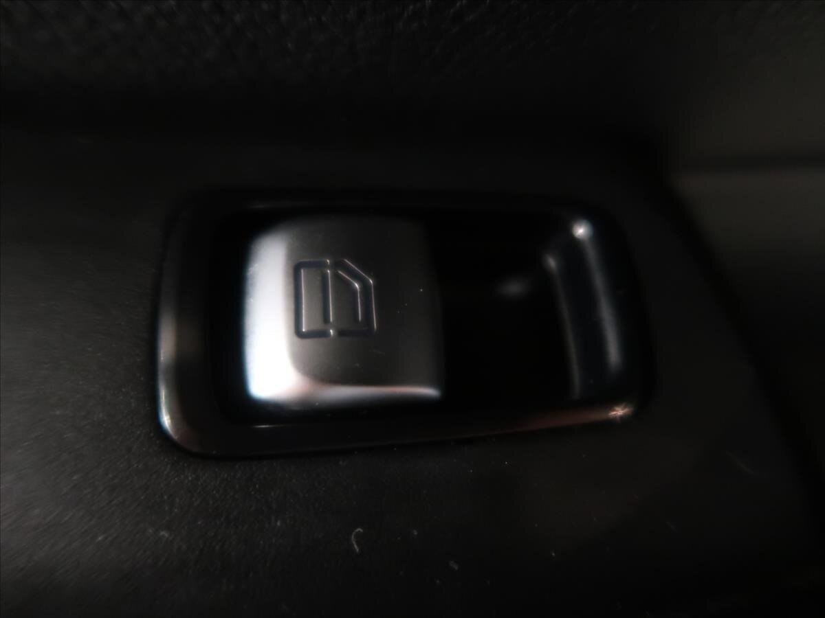 Mercedes-Benz Třídy E Kombi 2,0 l 143 kw