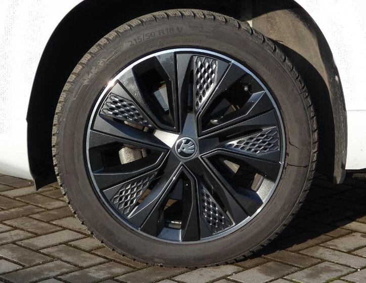 Škoda Karoq SUV / Terénní 1,5 l 110 kw