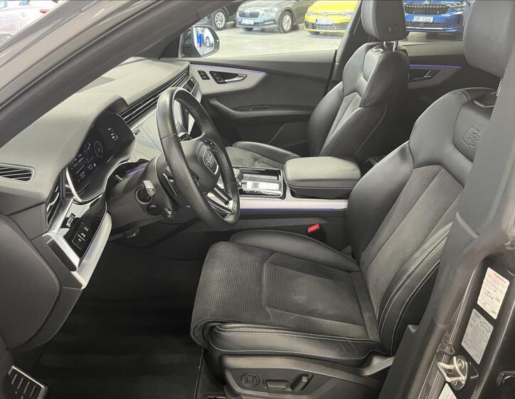 Audi Q8 20
