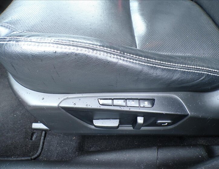 Suzuki Kizashi Sedan / Limuzína 2,4 l 131 kw