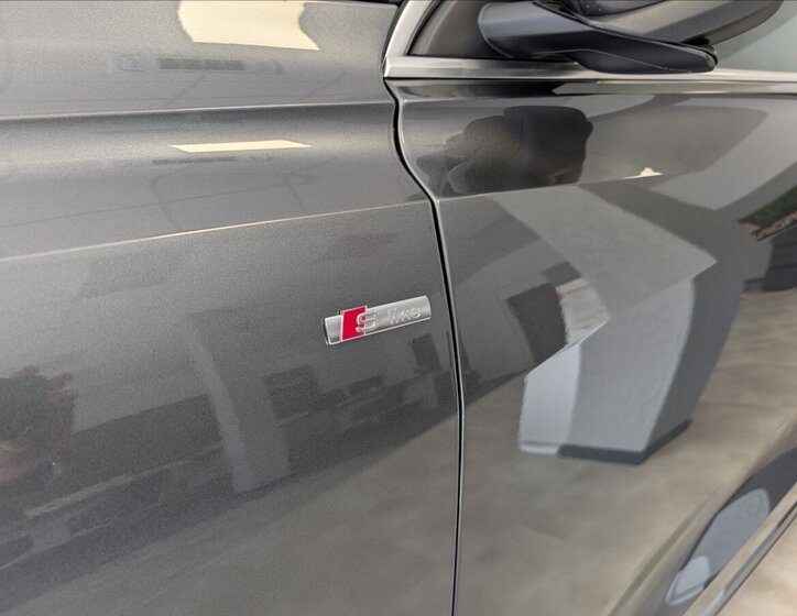 Audi Q8 Hatchback 3,0 l 250 kw