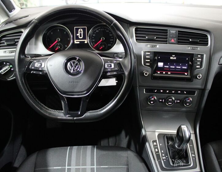 Volkswagen Golf 10