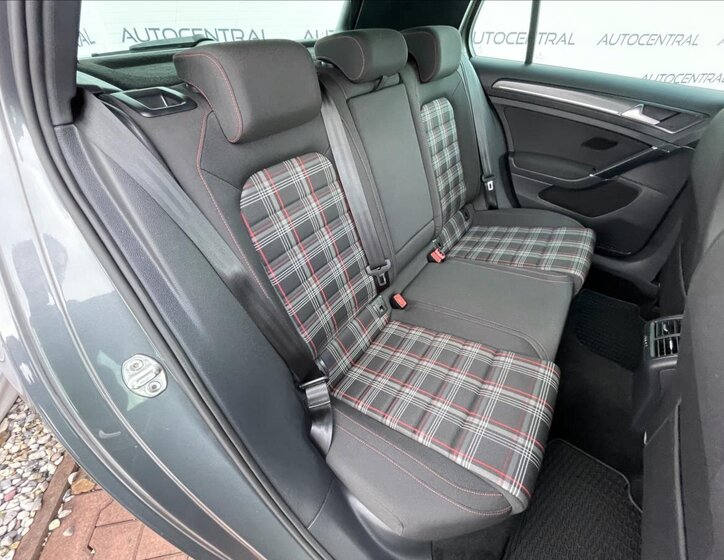 Volkswagen Golf Hatchback 2,0 l 210 kw