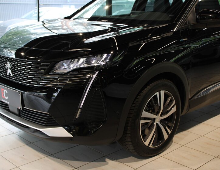 Peugeot 3008 SUV / Terénní 1,6 l 165 kw