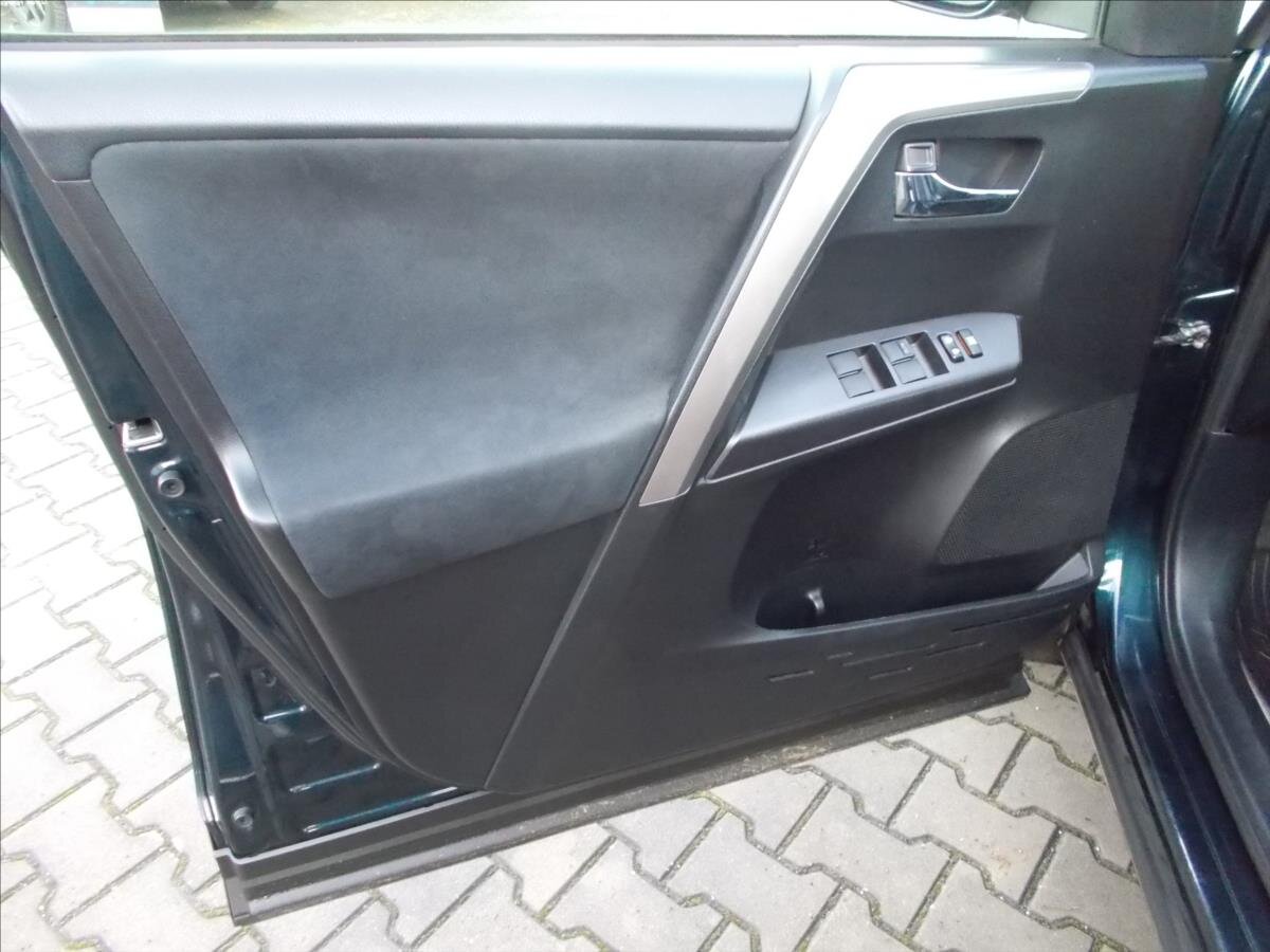 Toyota RAV4 SUV 2,5 l 114 kw