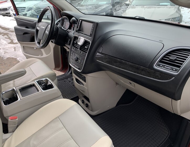 Chrysler Town & Country VAN-Minibus 3,6 l 211 kw