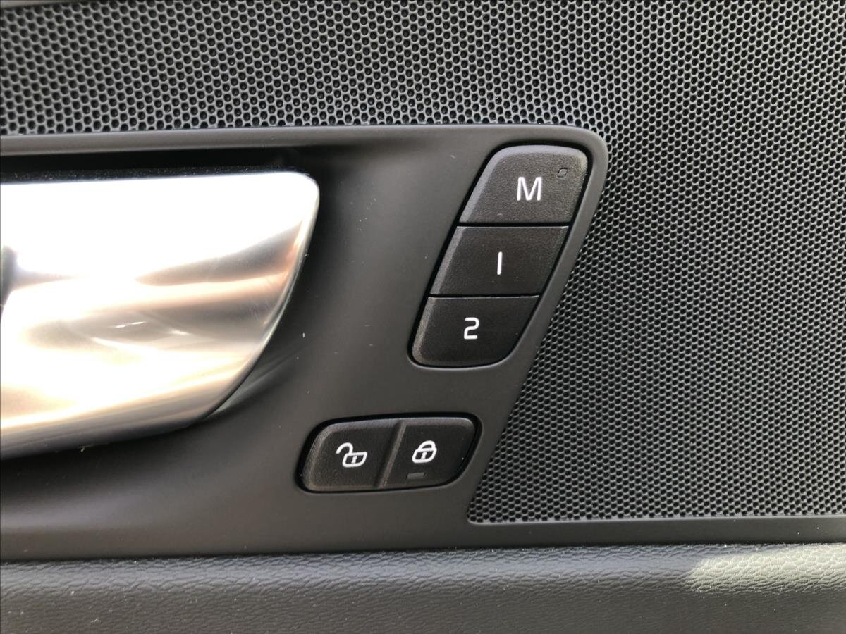 Volvo XC60 Kombi 2,0 l 145 kw