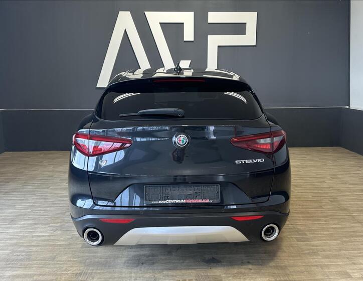 Alfa Romeo Stelvio 9