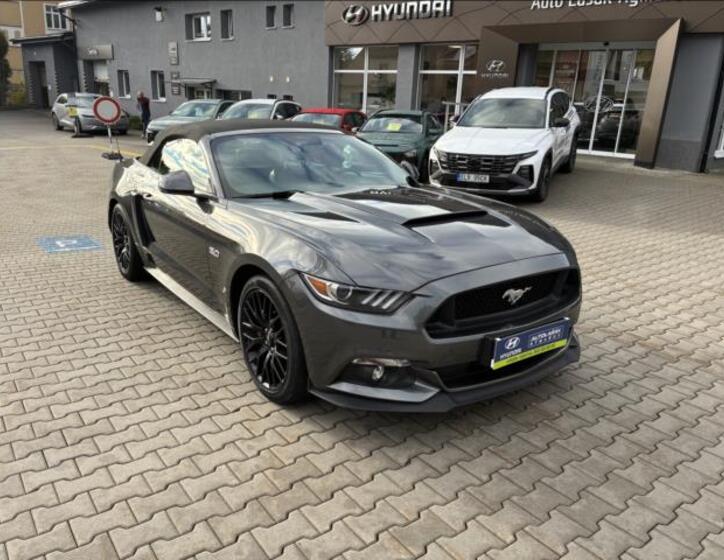 Ford Mustang 1