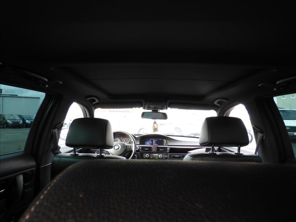 BMW Řada 3 Kombi 3,0 l 180 kw