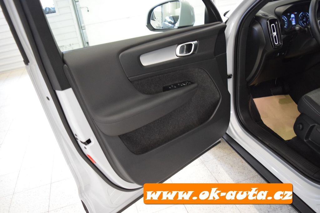 Volvo XC40 SUV 2,0 l 120 kw