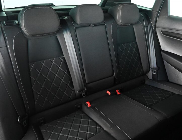 Škoda Karoq SUV 1,5 l 110 kw