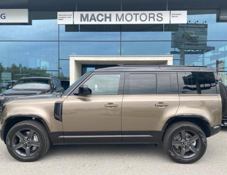 Land Rover Defender 6