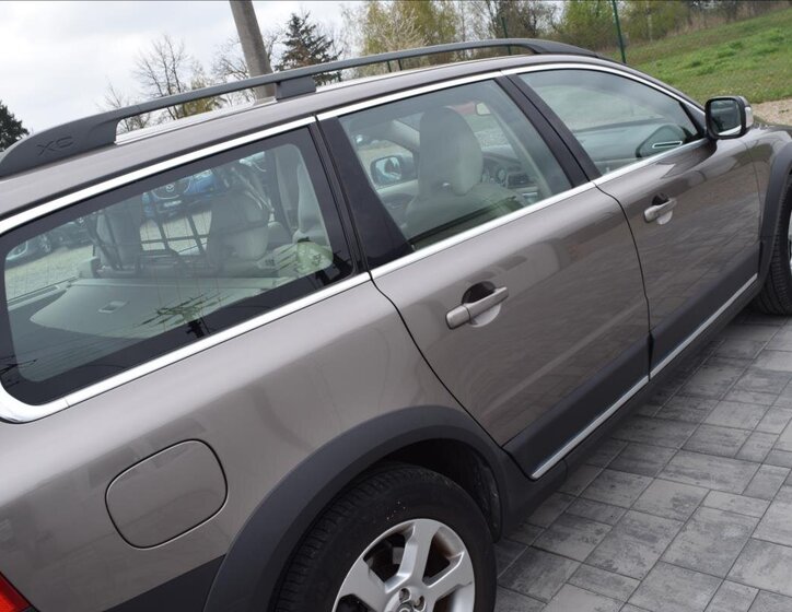 Volvo XC70 Kombi 2,4 l 120 kw