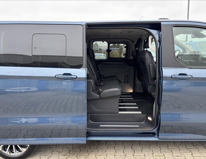 Ford Tourneo Custom 15