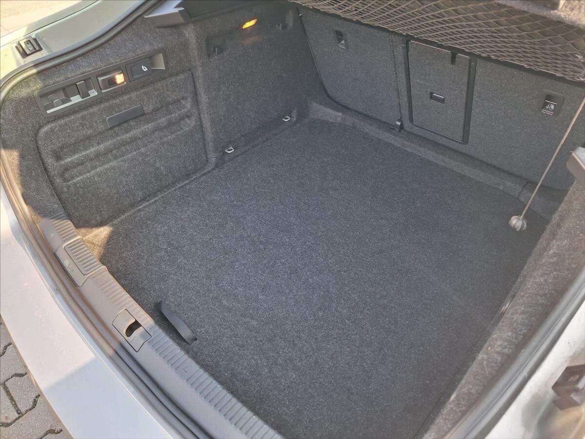 Škoda Superb Sedan / Limuzína 2,0 l 140 kw