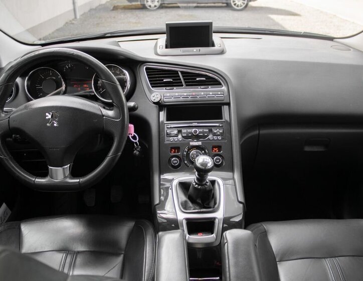 Peugeot 5008 SUV / Terénní 2,0 l 110 kw