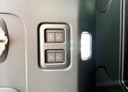 Land Rover Defender 7