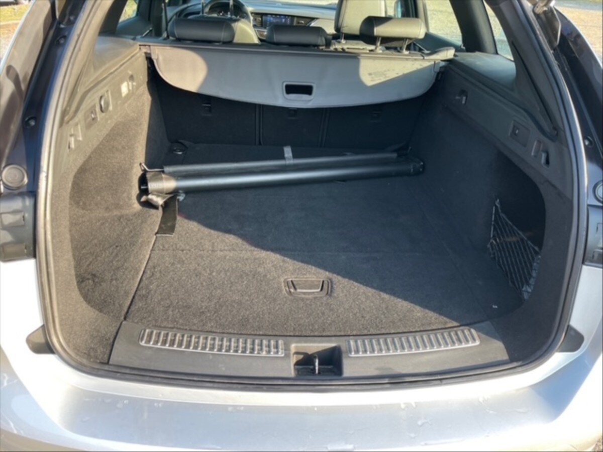 Opel Insignia Kombi 2,0 l 128 kw