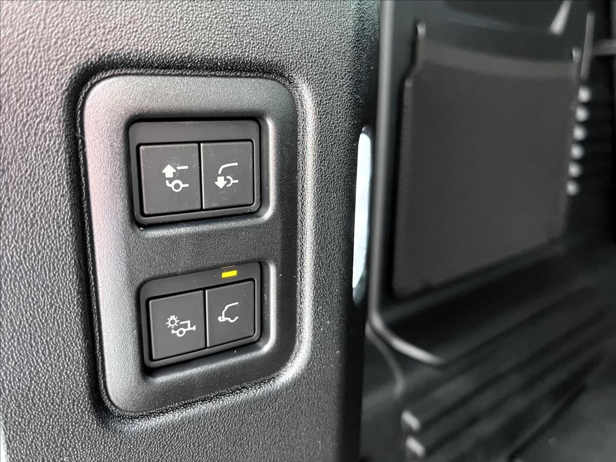 Land Rover Defender SUV / Terénní 5,0 l 313 kw