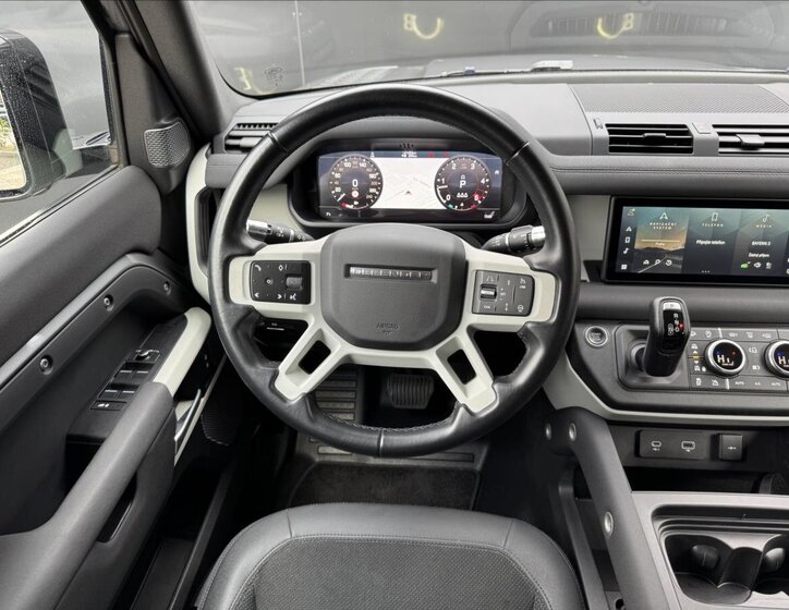 Land Rover Defender 15