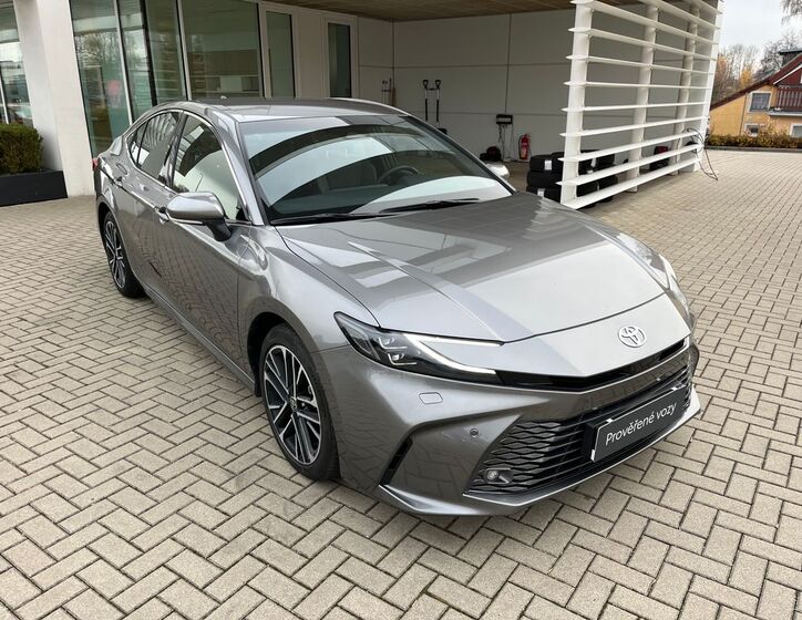 Toyota Camry 8