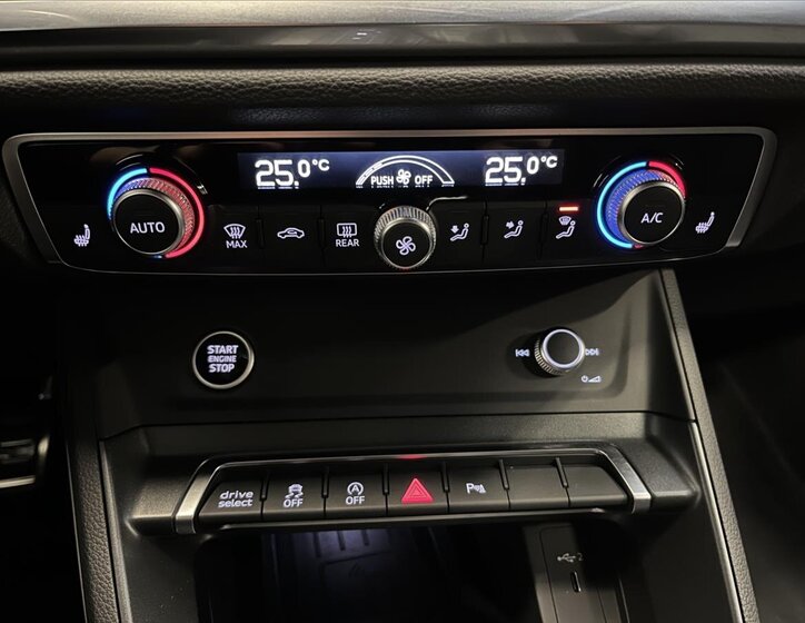 Audi Q3 SUV / Terénní 1,5 l 110 kw