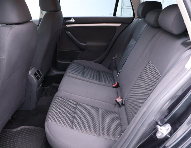 Volkswagen Golf Kombi 1,6 l 77 kw