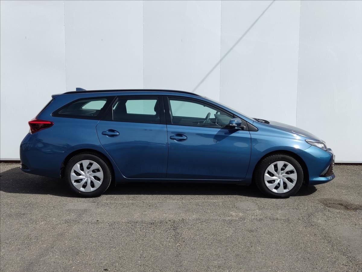Toyota Auris Kombi 1,3 l 73 kw