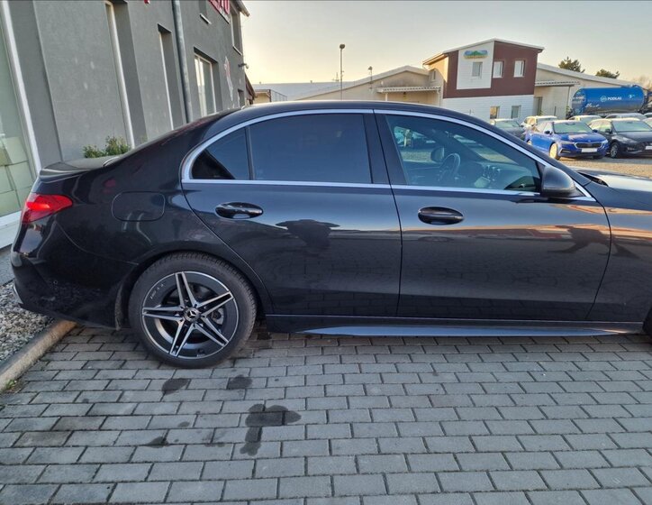 Mercedes-Benz Třídy C Sedan / Limuzína 2,0 l 147 kw
