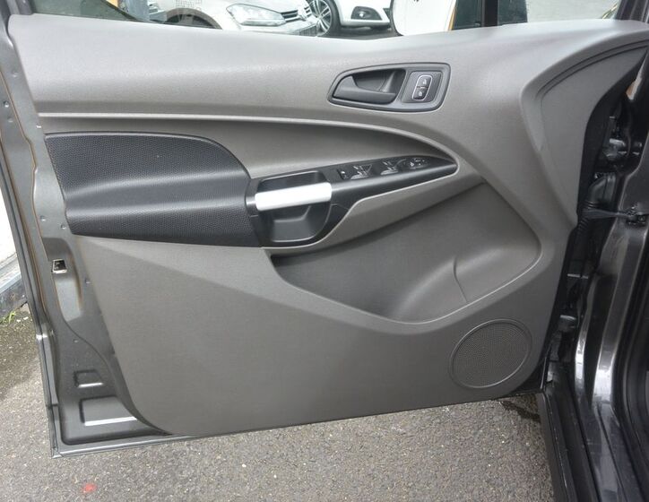 Ford Transit Connect 9