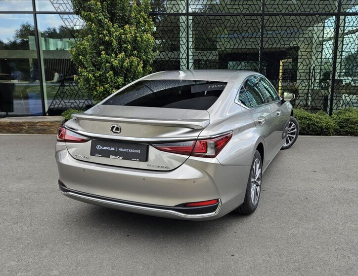 Lexus ES 300h Sedan 2,5 l 160 kw