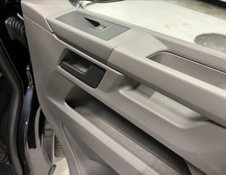 Volkswagen Caravelle 22