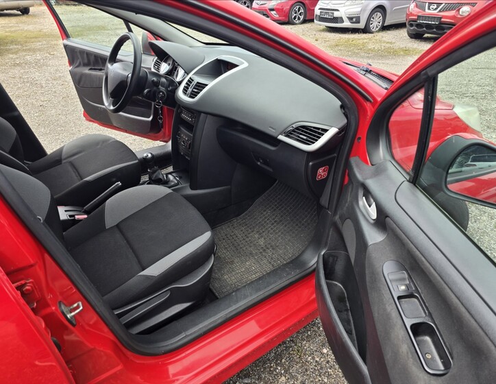 Peugeot 207 13