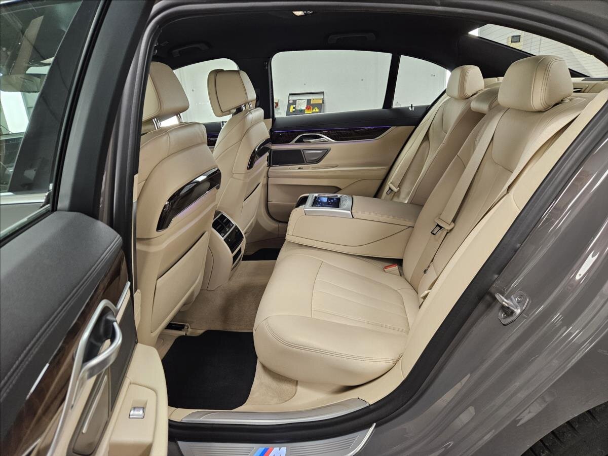 BMW Řada 7 Sedan / Limuzína 3,0 l 195 kw