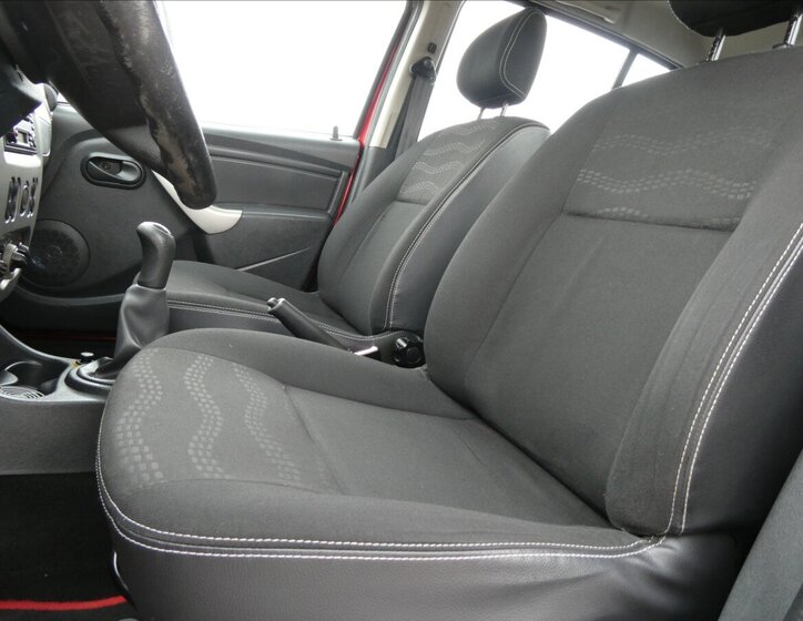 Dacia Sandero Hatchback 1,6 l 64 kw